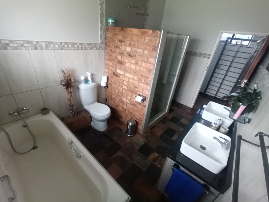 Commercial Property for Sale in Oog Van Boekenhoutskloof Alias Tweefonte Gauteng