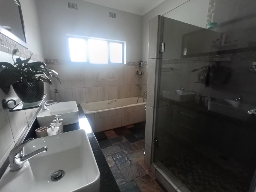 Commercial Property for Sale in Oog Van Boekenhoutskloof Alias Tweefonte Gauteng