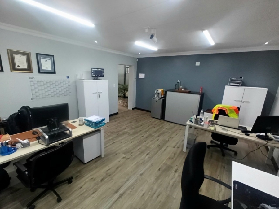 Commercial Property for Sale in Oog Van Boekenhoutskloof Alias Tweefonte Gauteng