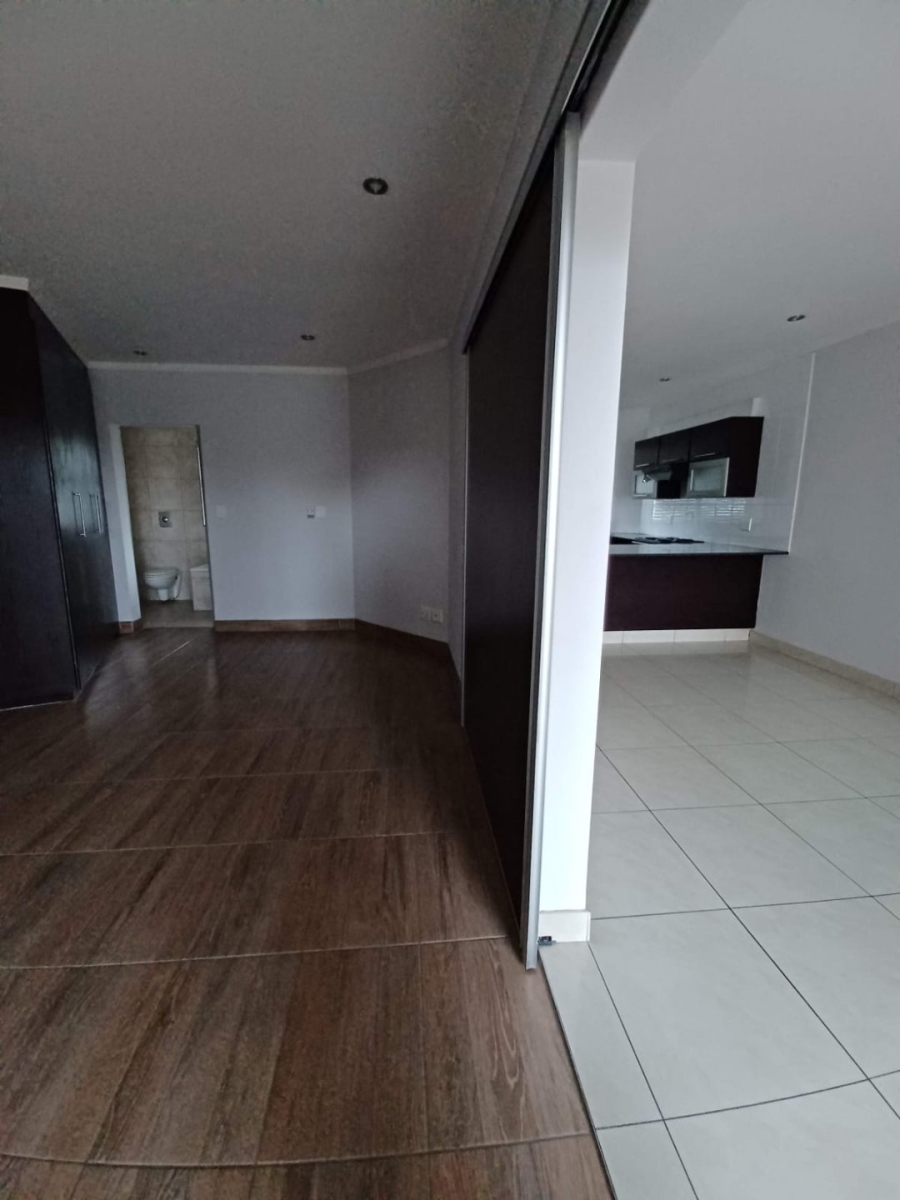 To Let 1 Bedroom Property for Rent in Sandhurst Gauteng