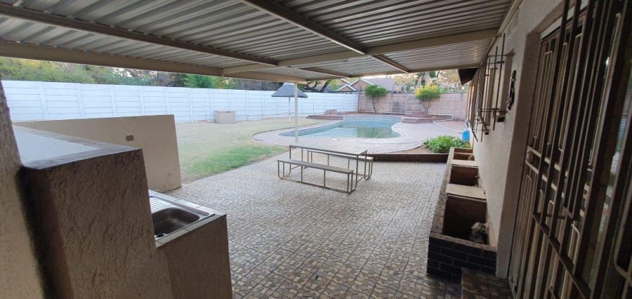 To Let 4 Bedroom Property for Rent in Libradene Gauteng