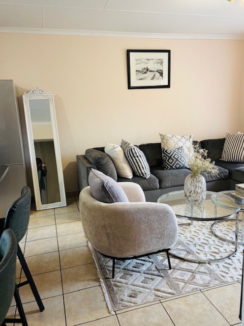 To Let 2 Bedroom Property for Rent in Strubensvallei Gauteng