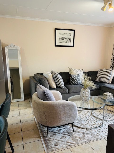 To Let 2 Bedroom Property for Rent in Strubensvallei Gauteng