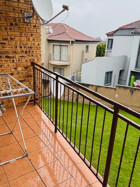 To Let 2 Bedroom Property for Rent in Strubensvallei Gauteng