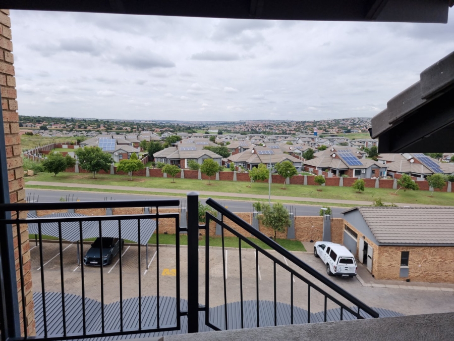 2 Bedroom Property for Sale in Rooihuiskraal North Gauteng