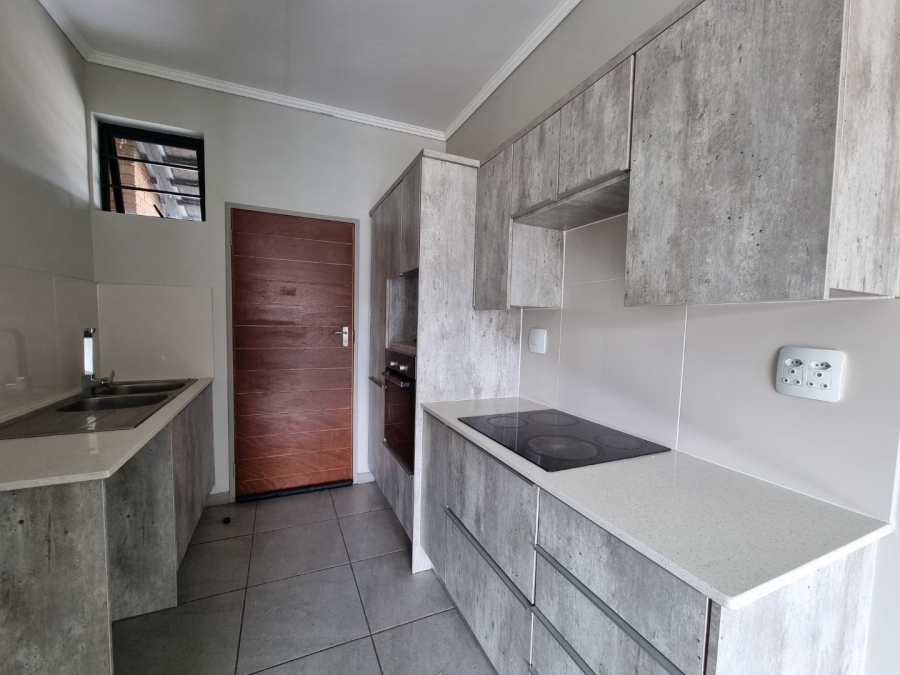 2 Bedroom Property for Sale in Rooihuiskraal North Gauteng