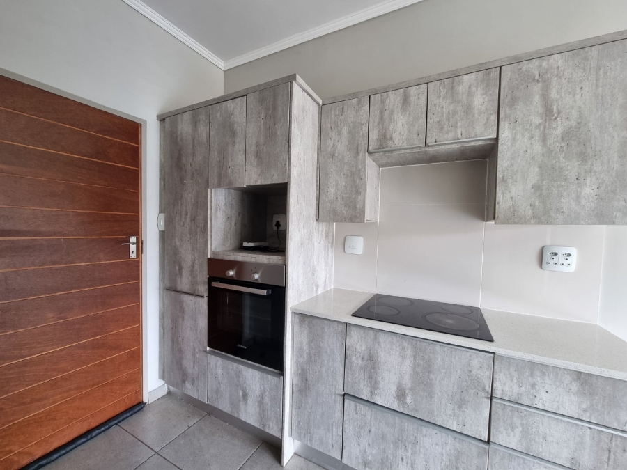 2 Bedroom Property for Sale in Rooihuiskraal North Gauteng