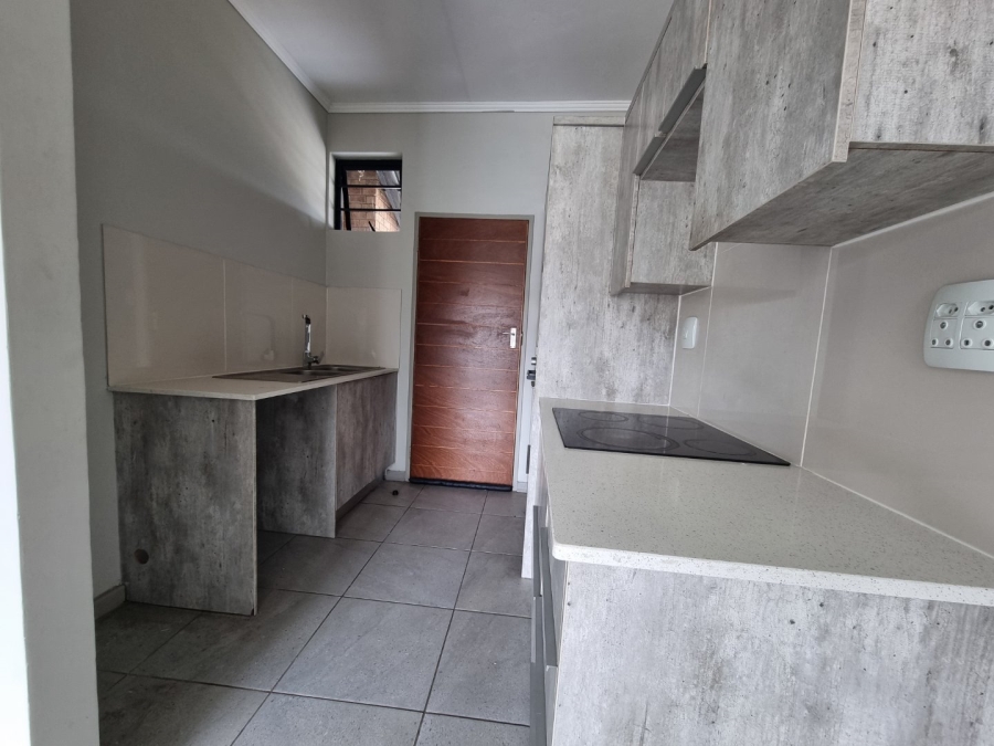 2 Bedroom Property for Sale in Rooihuiskraal North Gauteng
