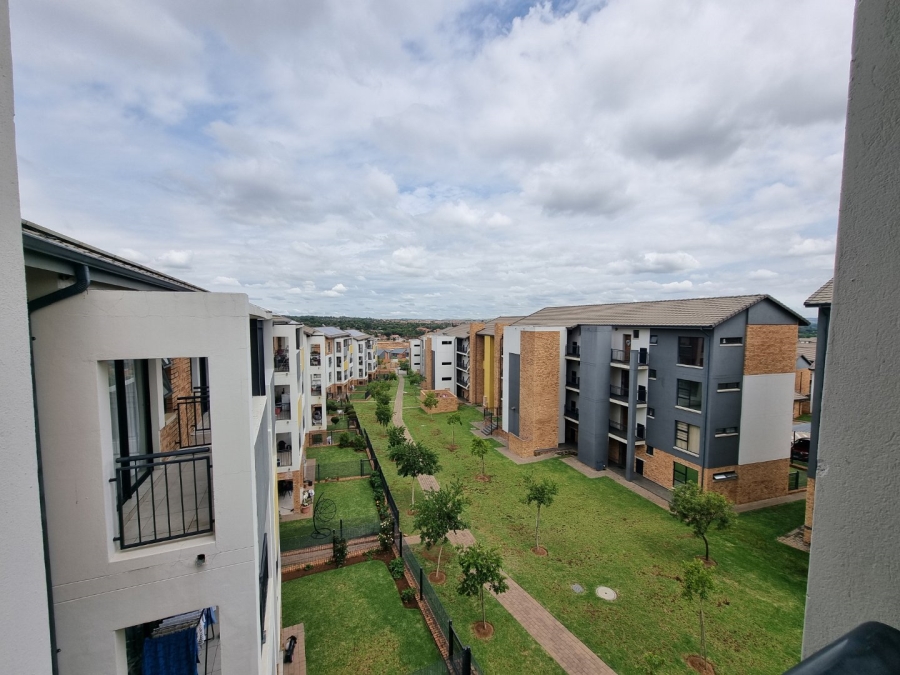 2 Bedroom Property for Sale in Rooihuiskraal North Gauteng