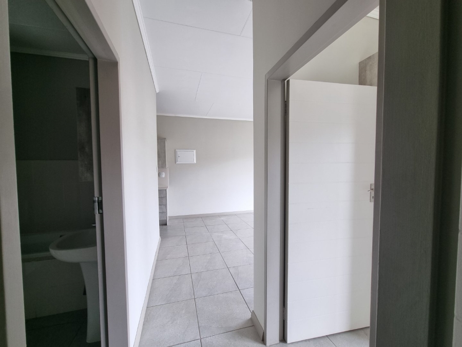 2 Bedroom Property for Sale in Rooihuiskraal North Gauteng