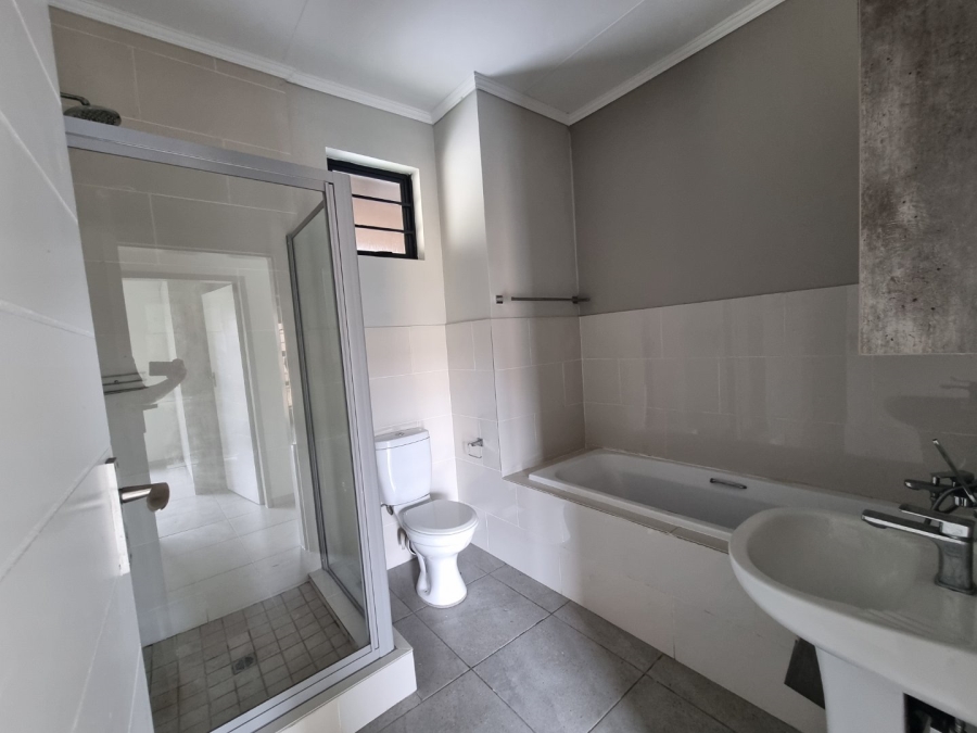 2 Bedroom Property for Sale in Rooihuiskraal North Gauteng