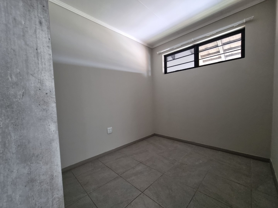 2 Bedroom Property for Sale in Rooihuiskraal North Gauteng