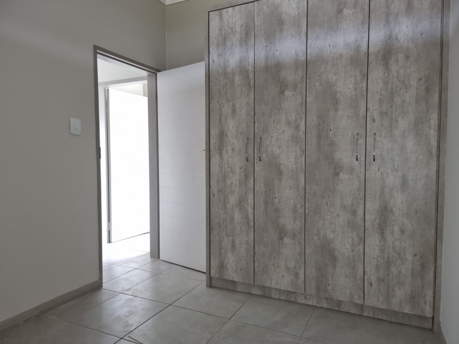 2 Bedroom Property for Sale in Rooihuiskraal North Gauteng