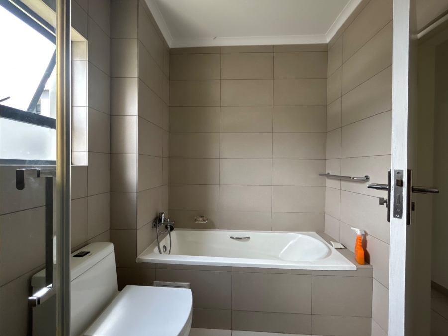 2 Bedroom Property for Sale in Erand Gardens Gauteng