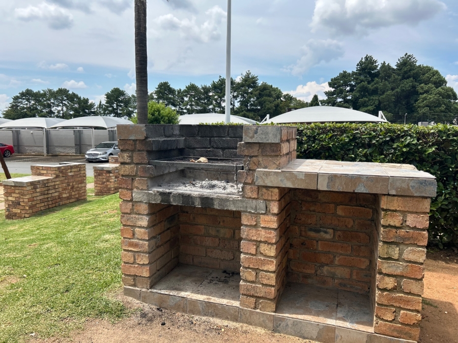 2 Bedroom Property for Sale in Erand Gardens Gauteng