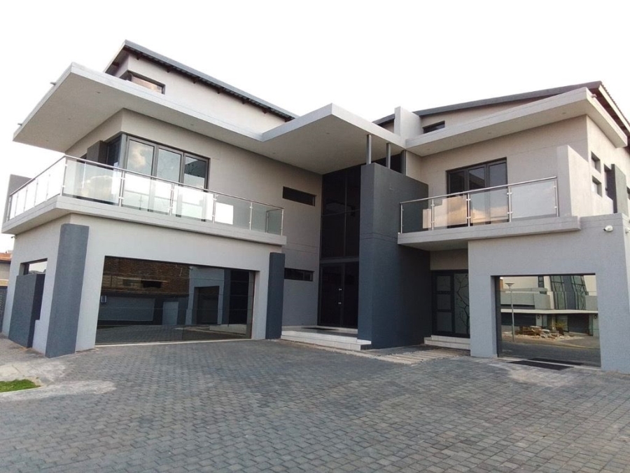 5 Bedroom Property for Sale in Six Fountains Estate Gauteng