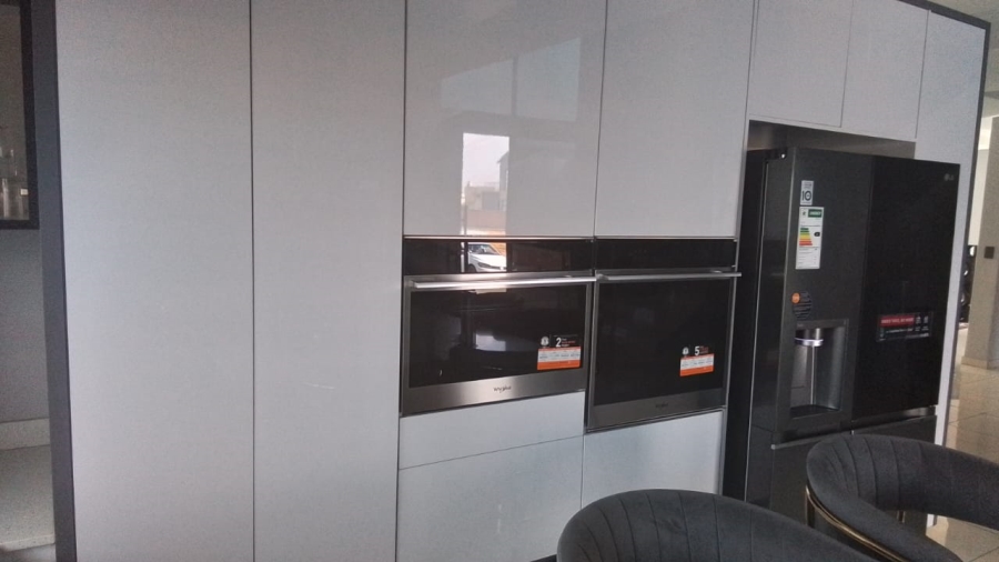 5 Bedroom Property for Sale in Six Fountains Estate Gauteng