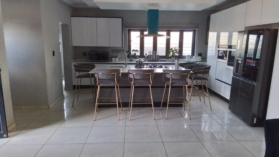 5 Bedroom Property for Sale in Six Fountains Estate Gauteng