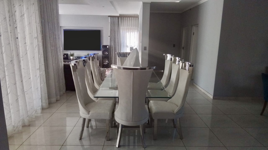 5 Bedroom Property for Sale in Six Fountains Estate Gauteng