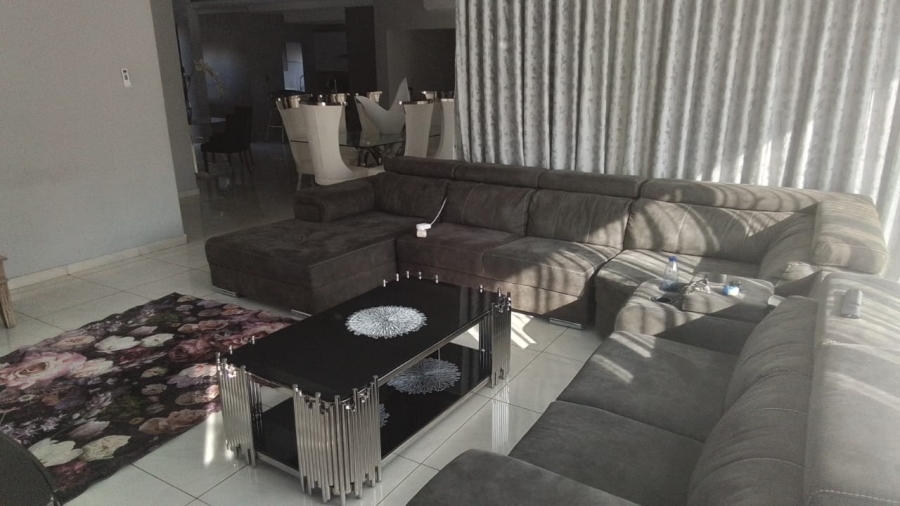 5 Bedroom Property for Sale in Six Fountains Estate Gauteng