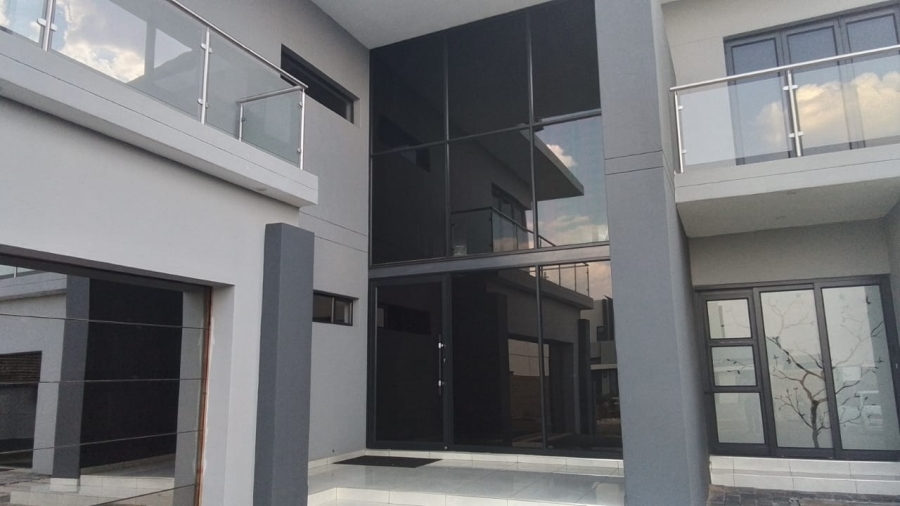 5 Bedroom Property for Sale in Six Fountains Estate Gauteng