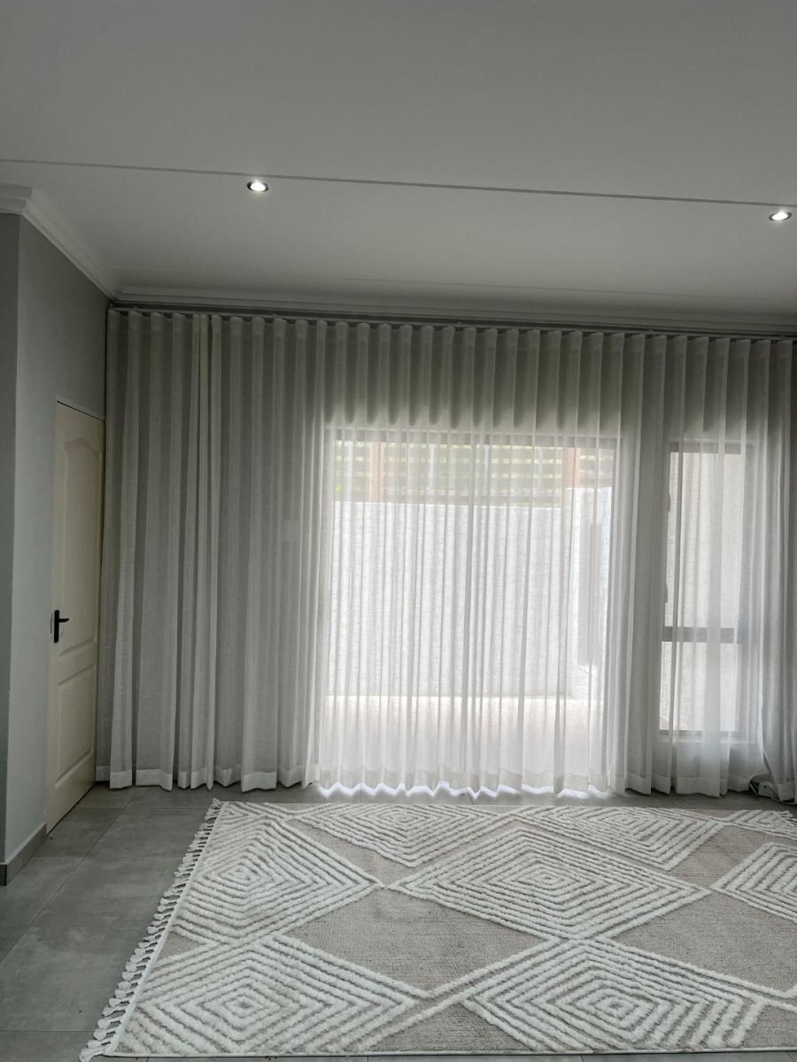 To Let 2 Bedroom Property for Rent in Bryanston Gauteng