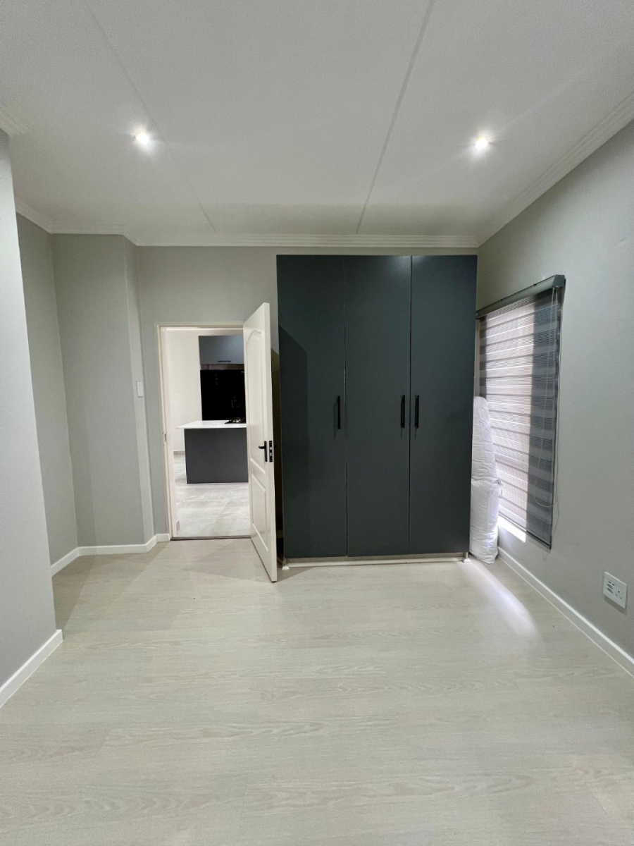 To Let 2 Bedroom Property for Rent in Bryanston Gauteng