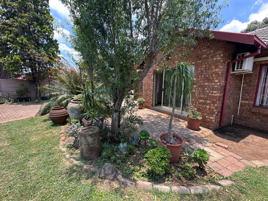 4 Bedroom Property for Sale in Wierda Park Gauteng