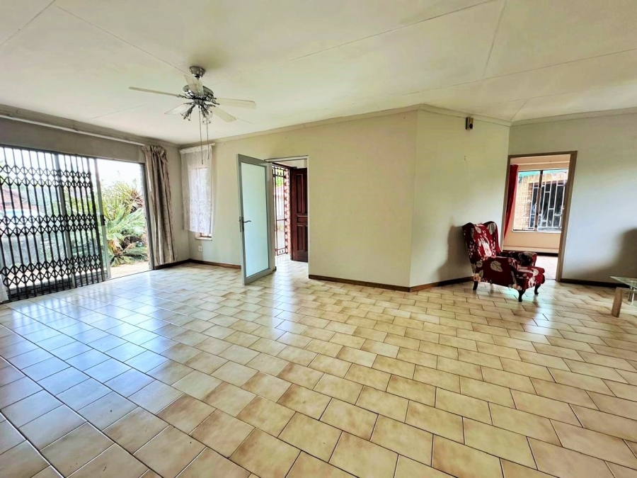 4 Bedroom Property for Sale in Wierda Park Gauteng