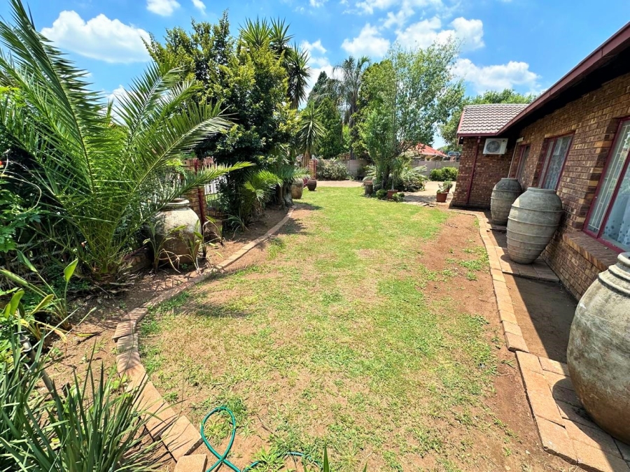 4 Bedroom Property for Sale in Wierda Park Gauteng