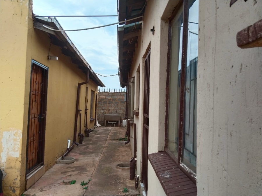7 Bedroom Property for Sale in Vosloorus Gauteng