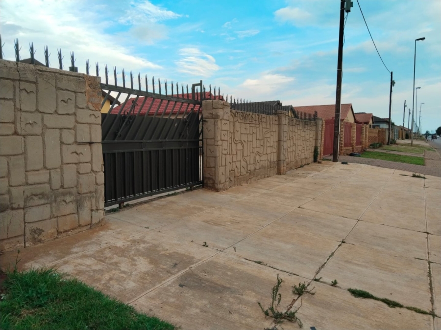 7 Bedroom Property for Sale in Vosloorus Gauteng