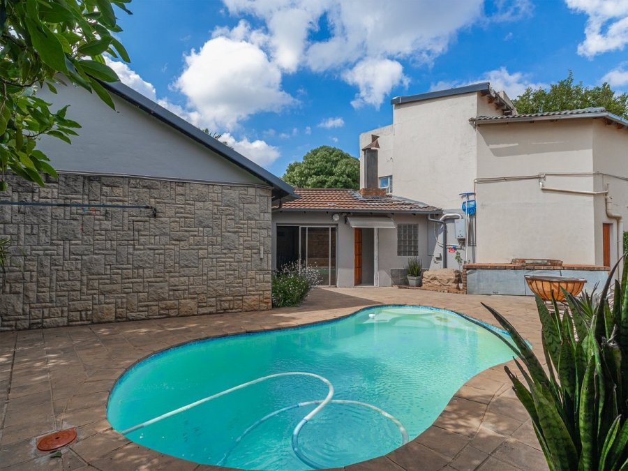 5 Bedroom Property for Sale in Rooihuiskraal North Gauteng