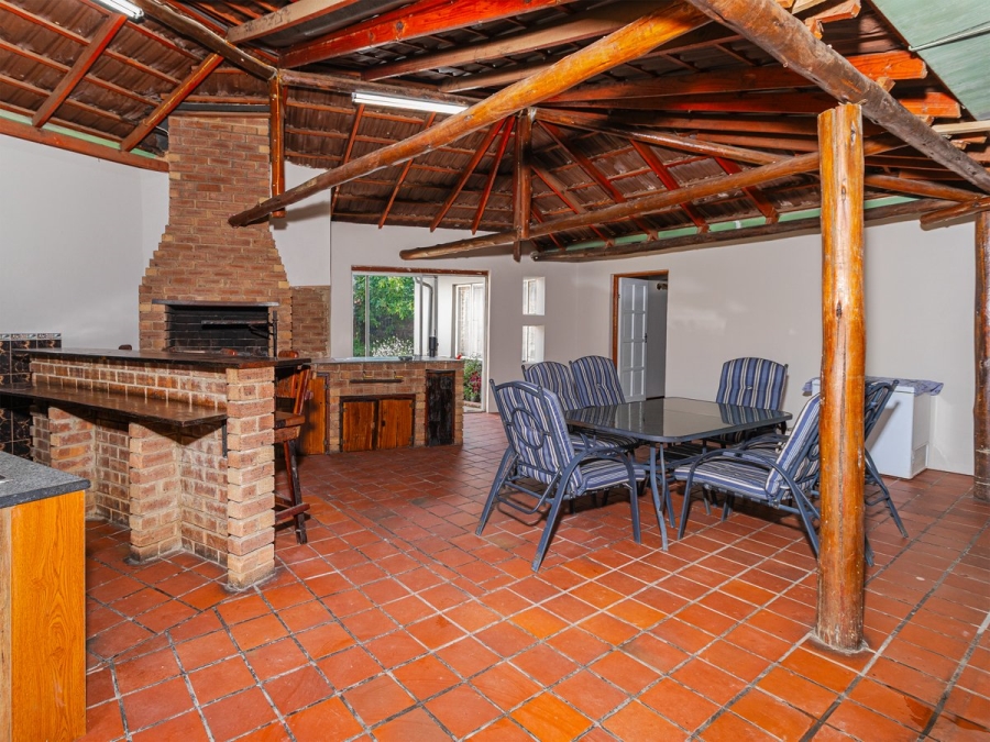 5 Bedroom Property for Sale in Rooihuiskraal North Gauteng