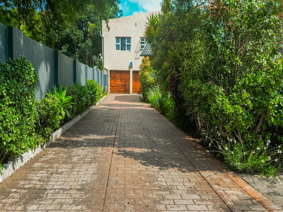 5 Bedroom Property for Sale in Rooihuiskraal North Gauteng