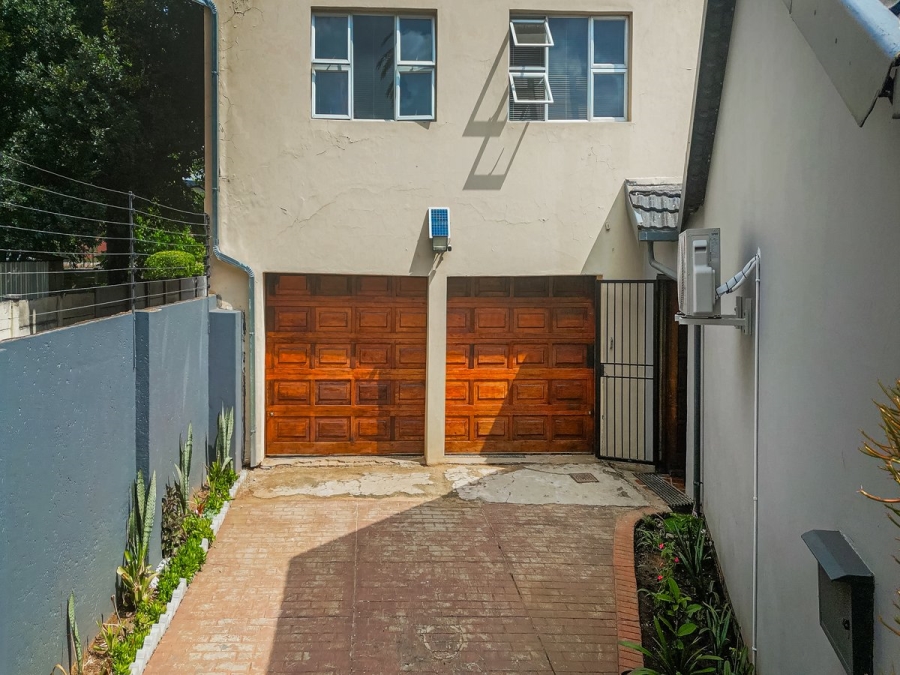 5 Bedroom Property for Sale in Rooihuiskraal North Gauteng