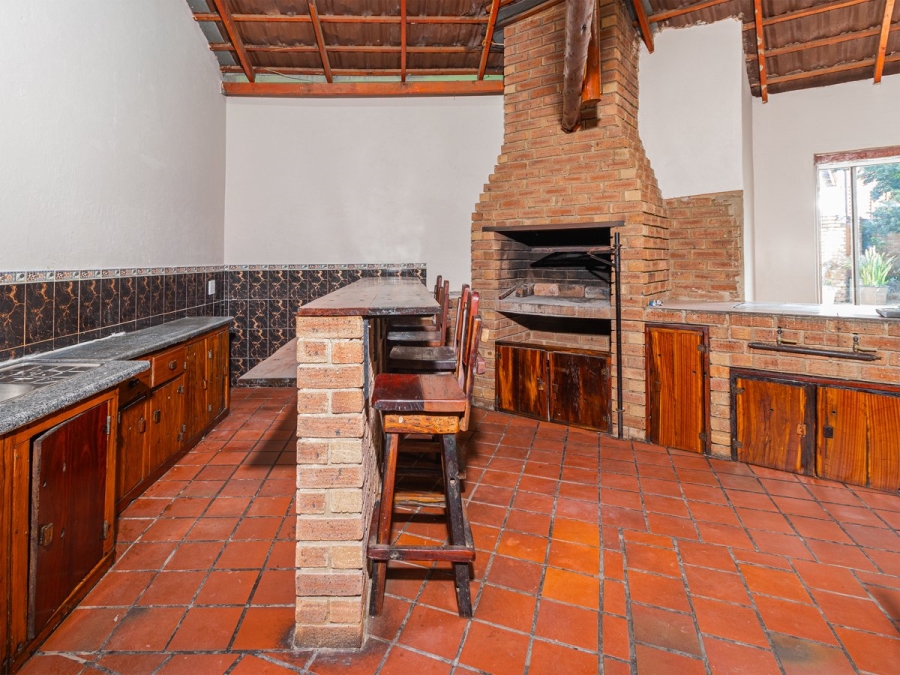 5 Bedroom Property for Sale in Rooihuiskraal North Gauteng