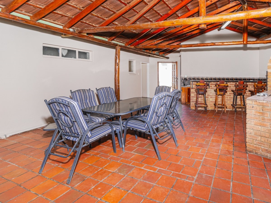 5 Bedroom Property for Sale in Rooihuiskraal North Gauteng