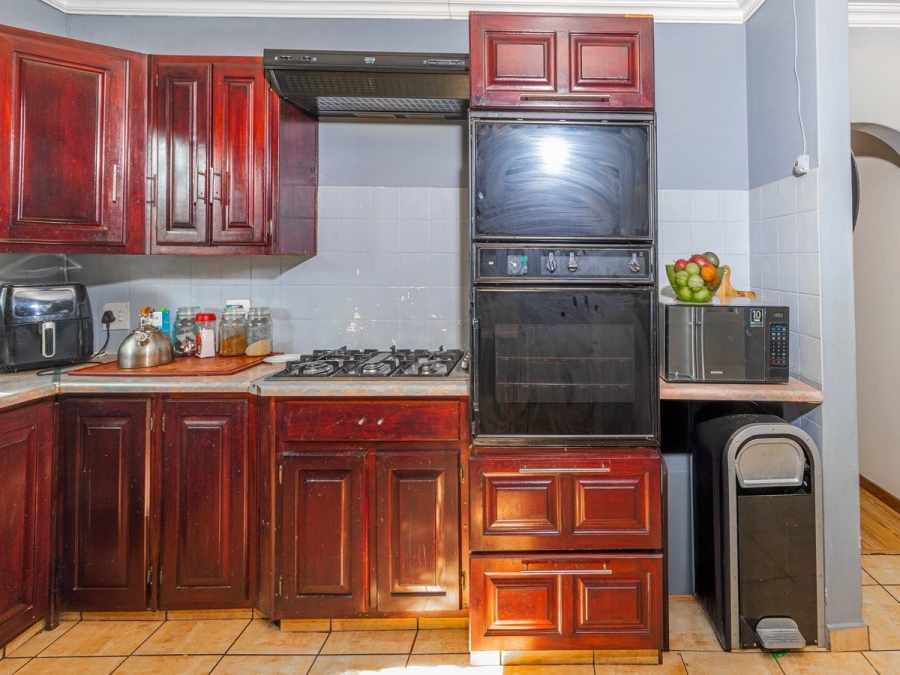 5 Bedroom Property for Sale in Rooihuiskraal North Gauteng