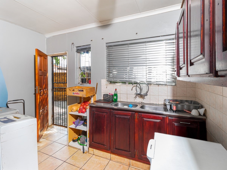 5 Bedroom Property for Sale in Rooihuiskraal North Gauteng