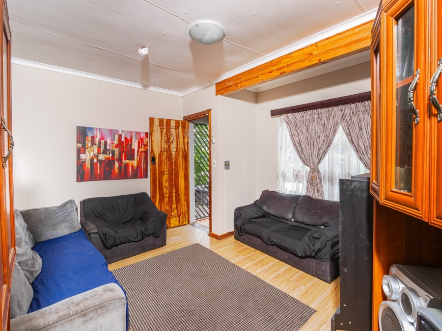 5 Bedroom Property for Sale in Rooihuiskraal North Gauteng