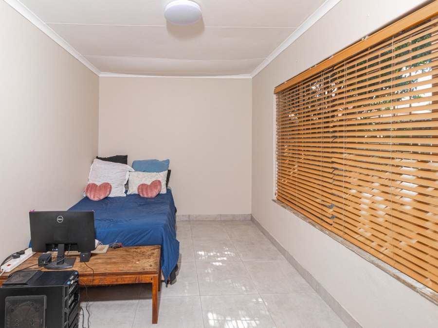 5 Bedroom Property for Sale in Rooihuiskraal North Gauteng