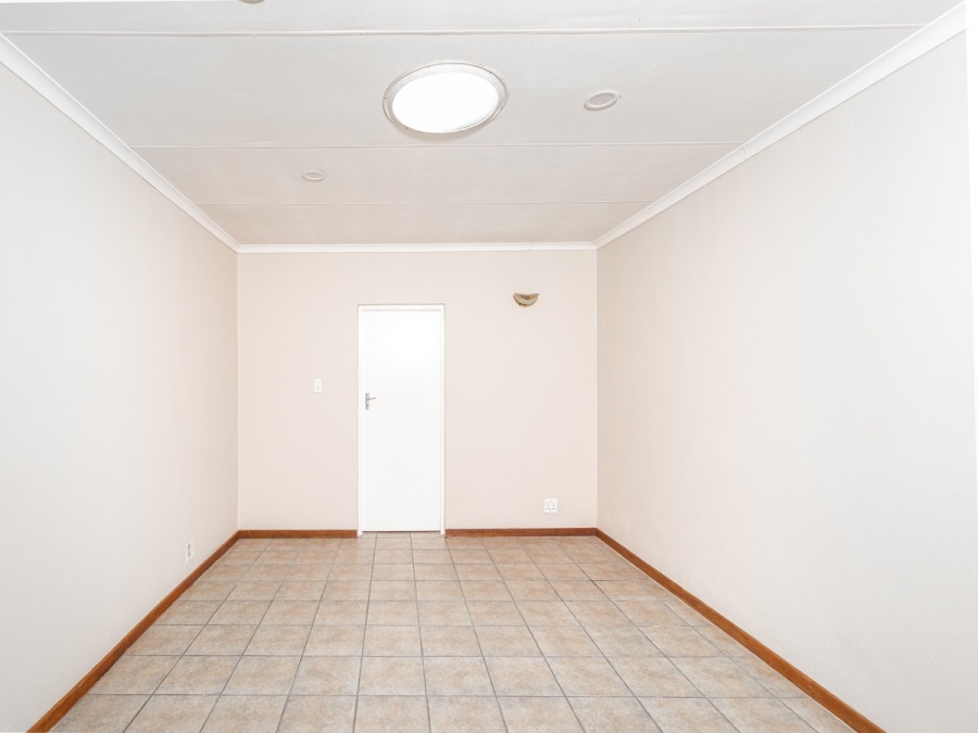 5 Bedroom Property for Sale in Rooihuiskraal North Gauteng