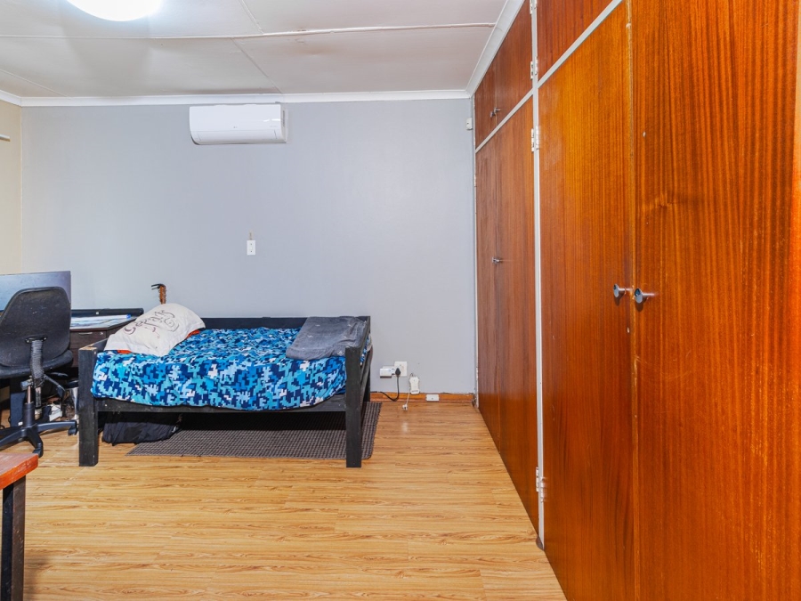 5 Bedroom Property for Sale in Rooihuiskraal North Gauteng