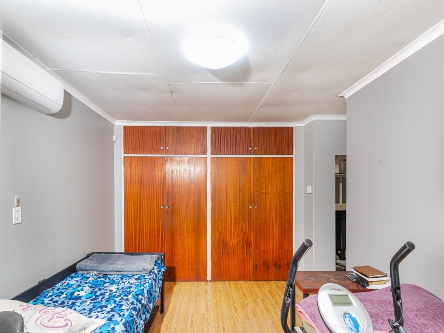 5 Bedroom Property for Sale in Rooihuiskraal North Gauteng