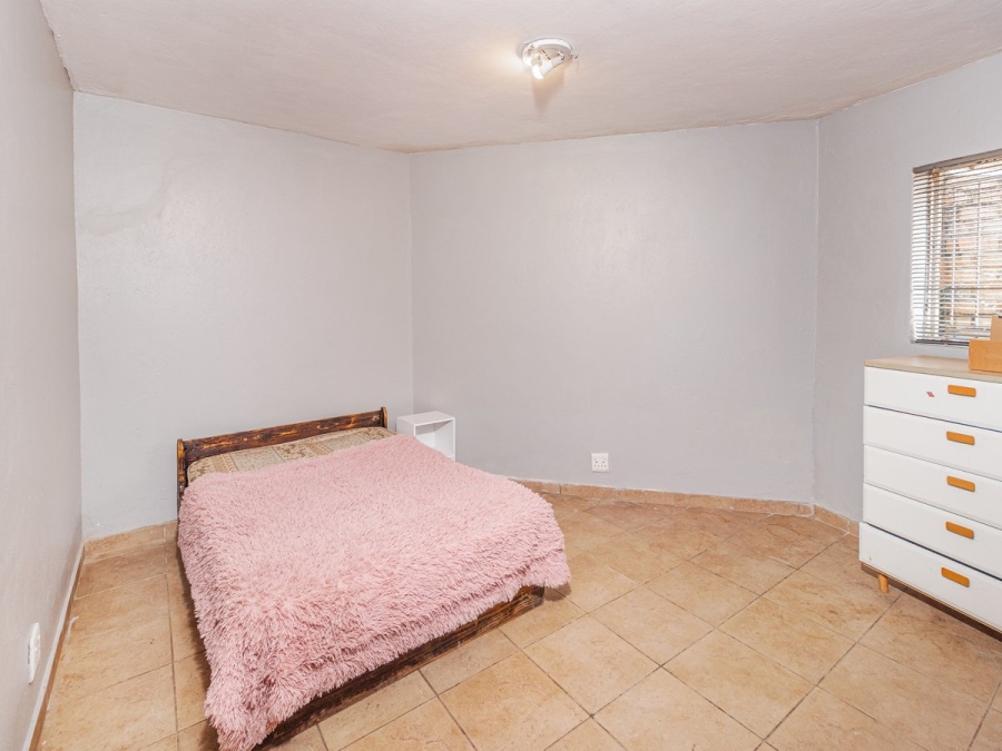 5 Bedroom Property for Sale in Rooihuiskraal North Gauteng