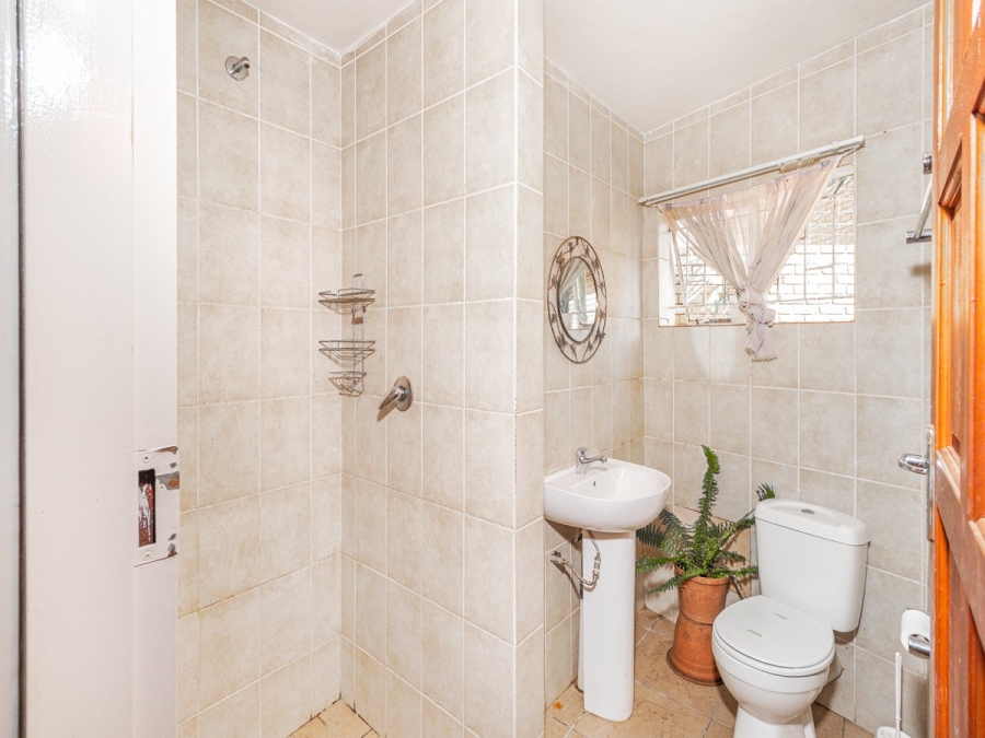 5 Bedroom Property for Sale in Rooihuiskraal North Gauteng