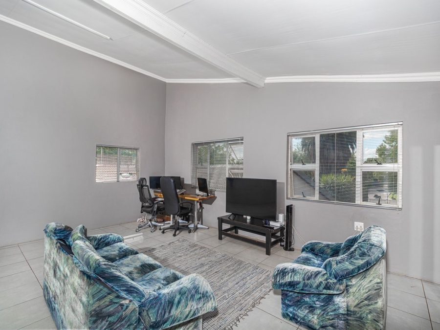 5 Bedroom Property for Sale in Rooihuiskraal North Gauteng