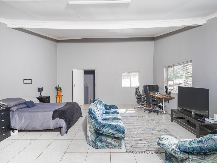 5 Bedroom Property for Sale in Rooihuiskraal North Gauteng