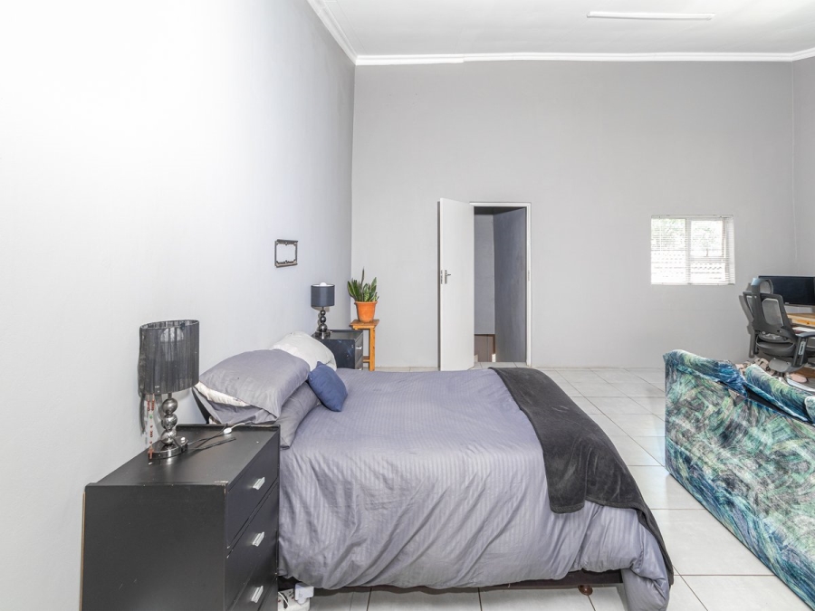 5 Bedroom Property for Sale in Rooihuiskraal North Gauteng